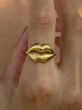 Gold Lips Rings Open Ring
